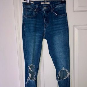 Levi’s Women’s 721 High Rise Skinny Jeans. Size: W25 L32